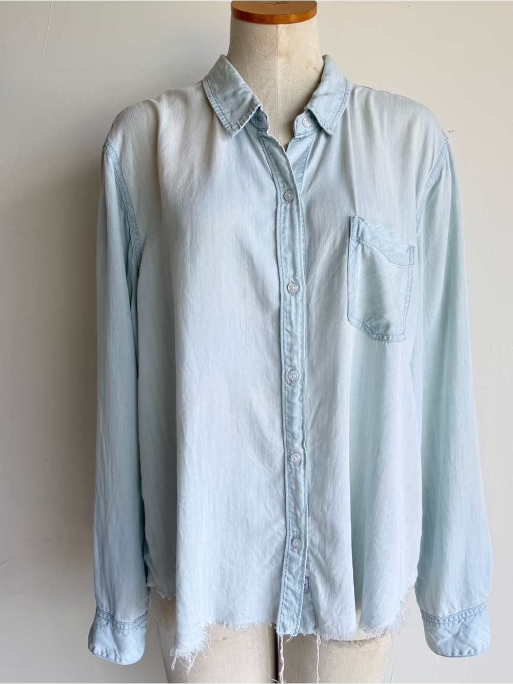 Rails Chambray Shirt XXL Light Blue button down long sleeves Raw Hem pocket